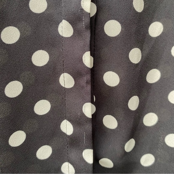 🌸 4/$20 Daniel Rainn Polka Dot Top - Picture 2 of 6